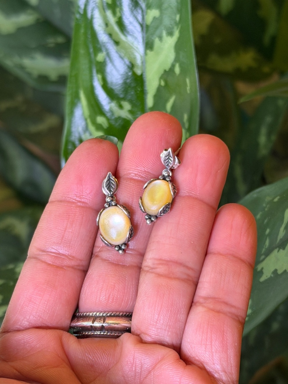 Vintage 925 Sterling Silver Yellow Shell Leaf Drop Post Earrings